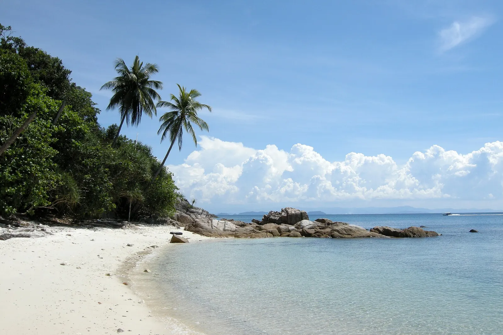 Pulau Perhentian Kecil (Island), Malaysia. Clear blue water with turquoise hues.
